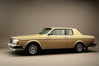 Az autó, amely a feje tetejére állítva született