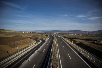 Terelés és felújítás jön az M1-es autópályán