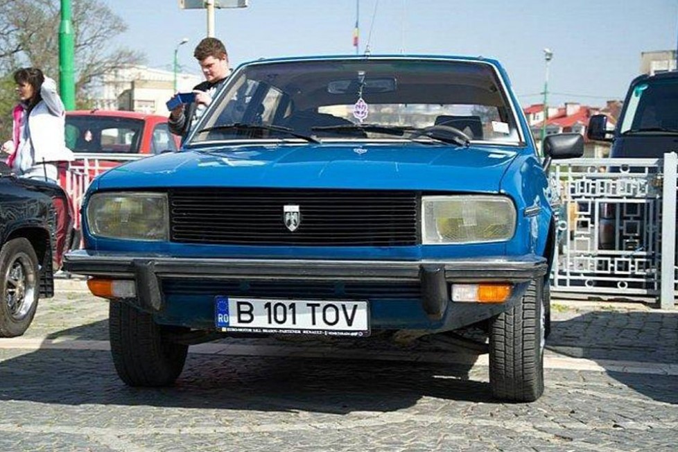 Elhagyatva rohad Ceausescu autója, de nem ez a legfurcsább a történetben 1