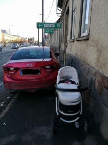 Egy magyar anyuka üzent a pofátlanul parkoló mazdásnak 1