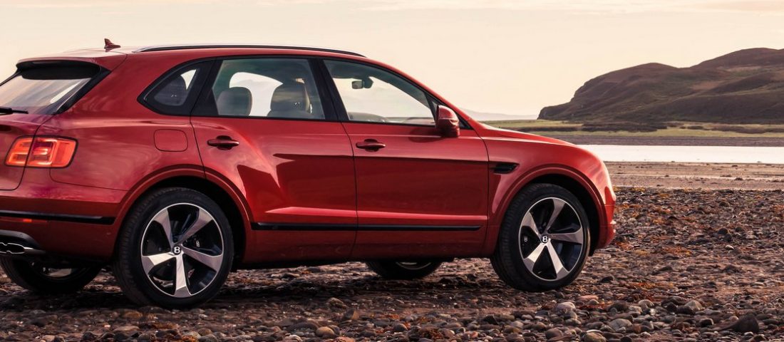 Itt a Bentley Bentayga, kis benzinmotorral