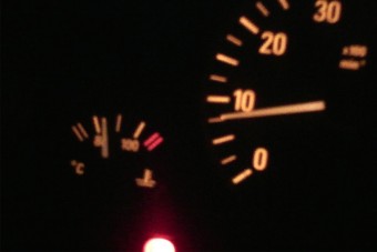 Te melegíted a motort indulás előtt? Van, ahol büntet érte a rendőr