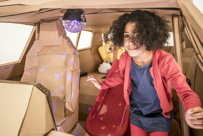 Életnagyságú Škoda kartonpapírból 5