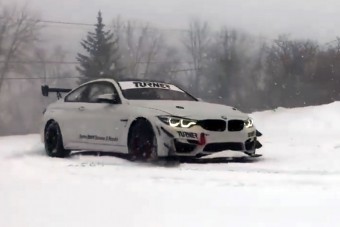 Hóban csapatnak ezzel a BMW M4 versenyautóval