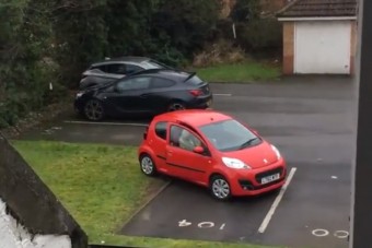 Kínos szenvedés lett ebből a parkolásból