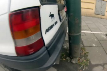 Videón a pontos párhuzamos parkolás mestere