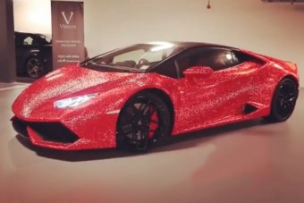 1,3 millió Swarovski kristály csillog ezen a Lamborghinin