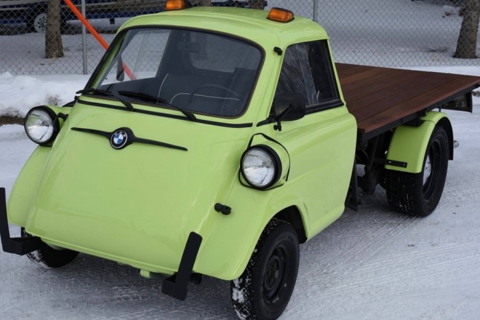 Itt van 7 platós BMW, amivel kilinccsel előre viheted a trágyát 1