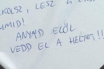 Üzenet a szélvédőn, részlet: 