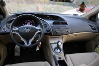 Használt autó: Honda Civic vagy Toyota Auris? 48