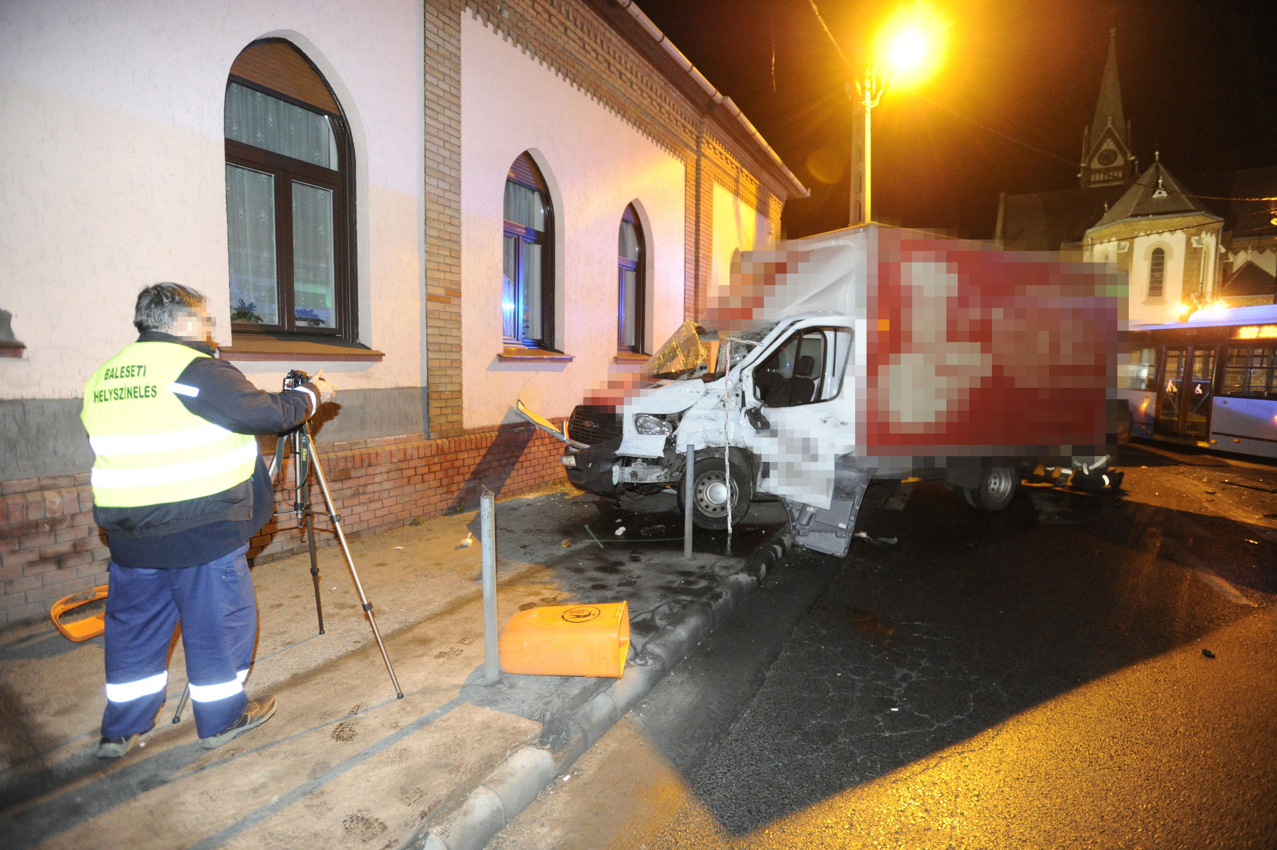 Fotókon a súlyos pesterzsébeti buszkarambol 4