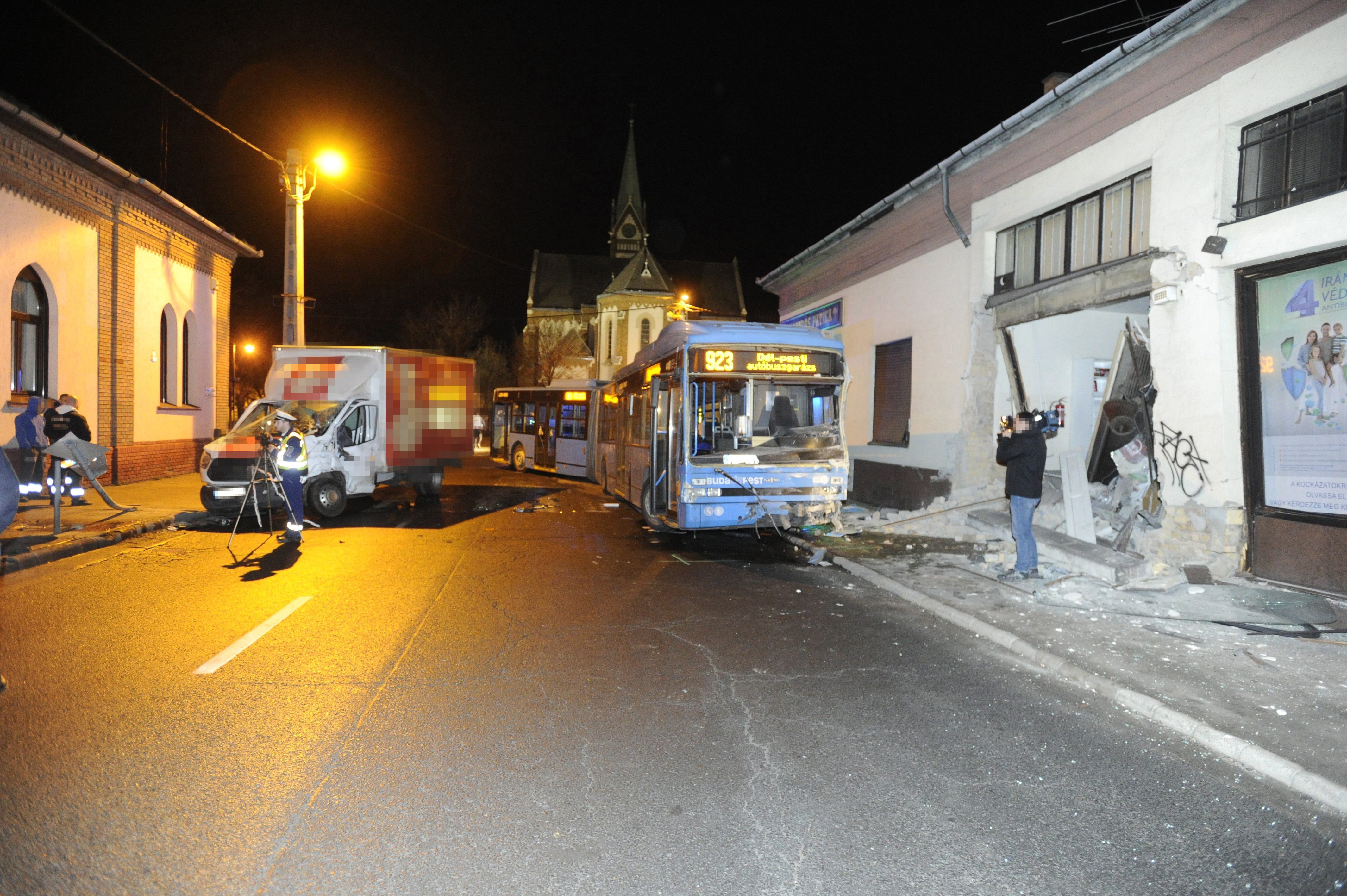 Fotókon a súlyos pesterzsébeti buszkarambol 5