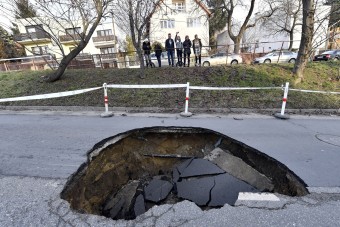 Ennyi kilométernyi magyar utat újítanak fel idén