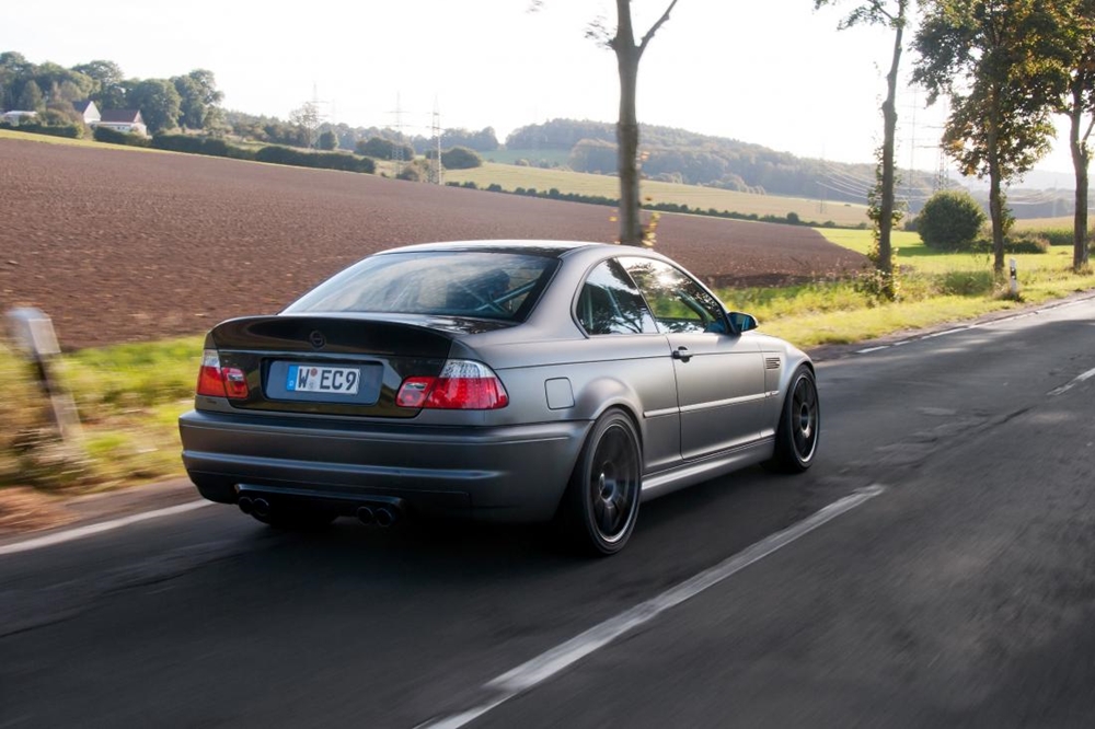 Tíz hengert dobtak ebbe az M3-as BMW-be 1