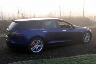 Kombiként mutat igazán jól a Tesla Model S!