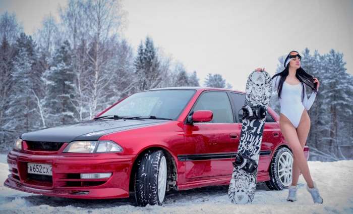 Csinos lányok pózolnak, főleg Mazdák mellett 10