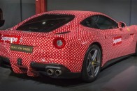 Kéne fóliába húzott Ferrari egy 15 évestől? 23