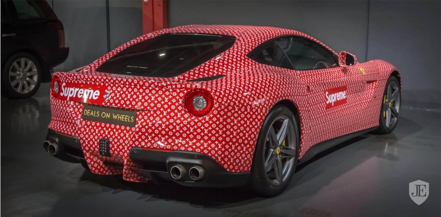 Kéne fóliába húzott Ferrari egy 15 évestől? 12