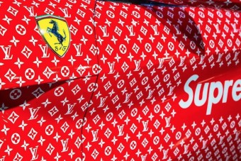 Kéne fóliába húzott Ferrari egy 15 évestől?