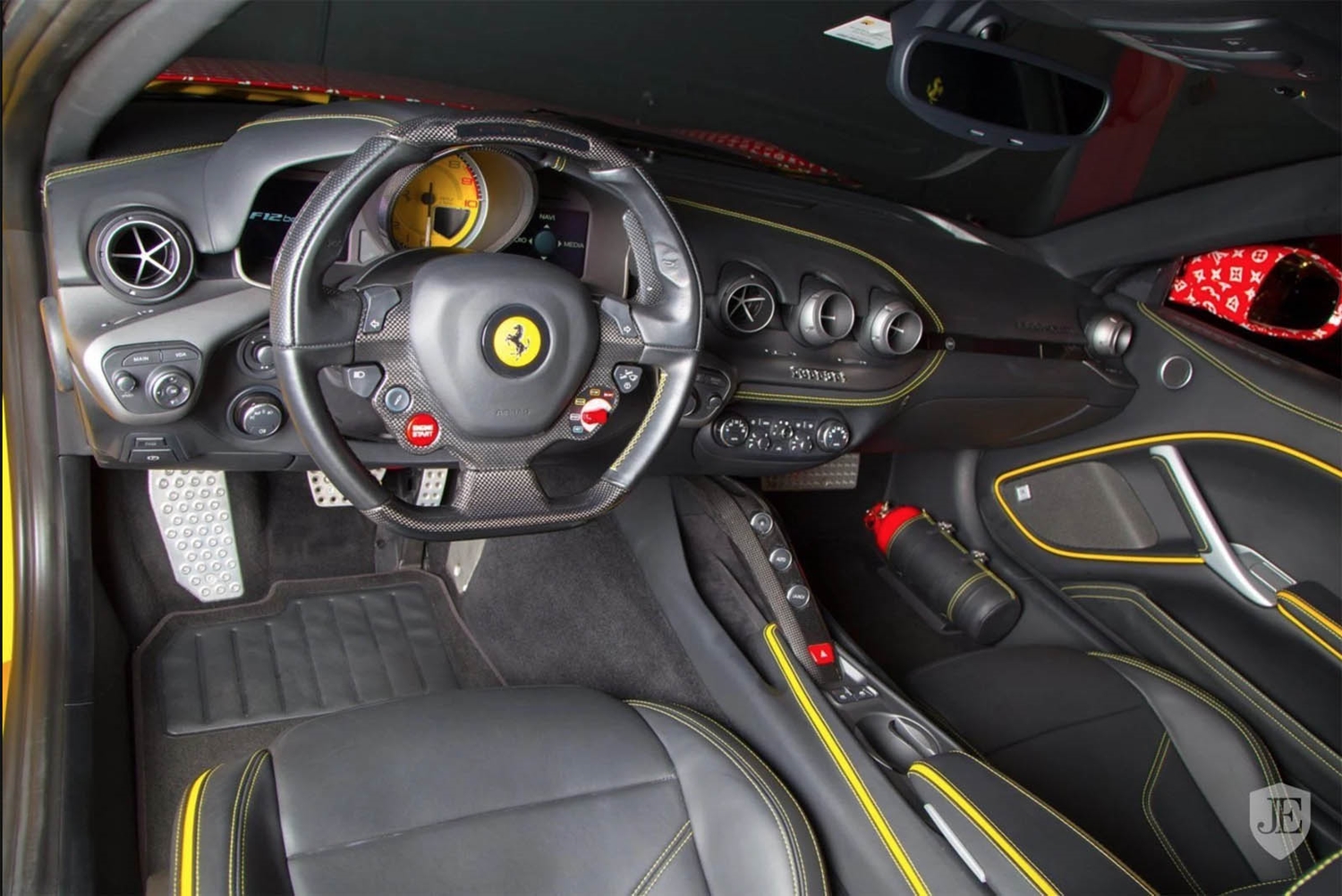 Kéne fóliába húzott Ferrari egy 15 évestől? 8