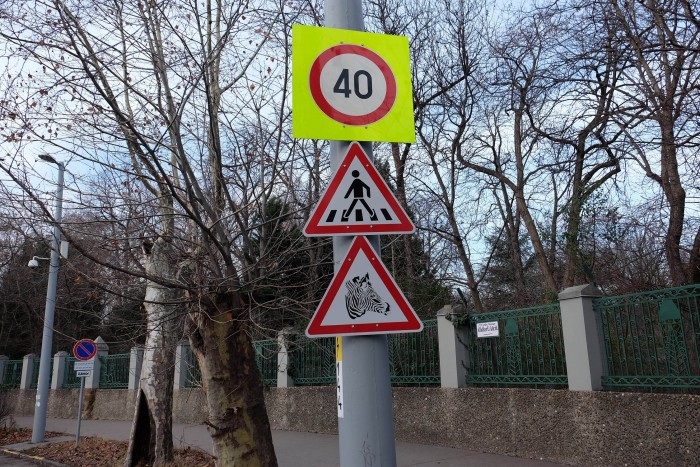 Halálosan cuki KRESZ-táblát találtunk Budapesten 1