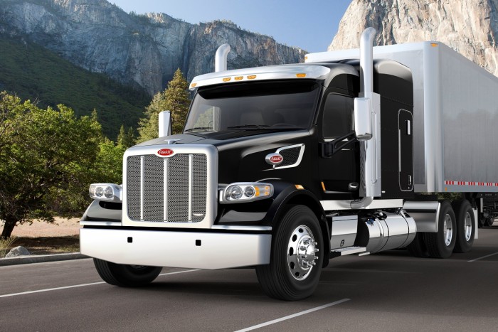 Legördült a gyártószalagról az egymilliomodik Peterbilt 1 Legördült a gyártószalagról az egymilliomodik Peterbilt 1