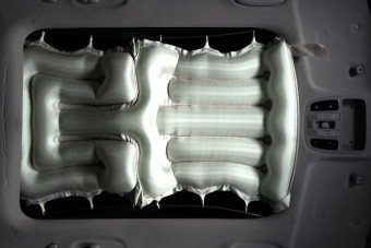 Jön a napfénytetőlégzsák