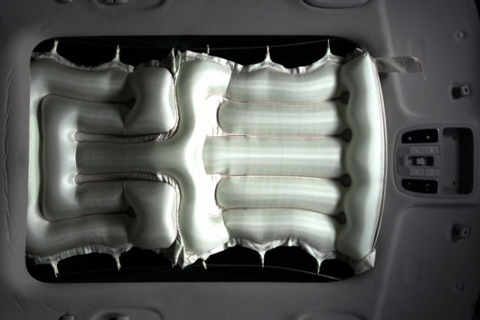 Jön a napfénytetőlégzsák