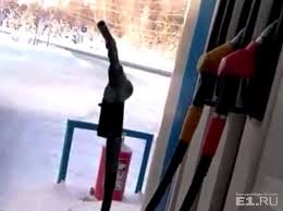 Szó szerint megfagyott egy benzinkút az oroszoknál