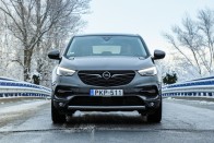 Na, milyen a francia SUV Opel ruhában? 34