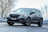 Na, milyen a francia SUV Opel ruhában? 35