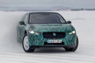 Villámgyors töltést kínál a Jaguar i-Pace villanyautó 19