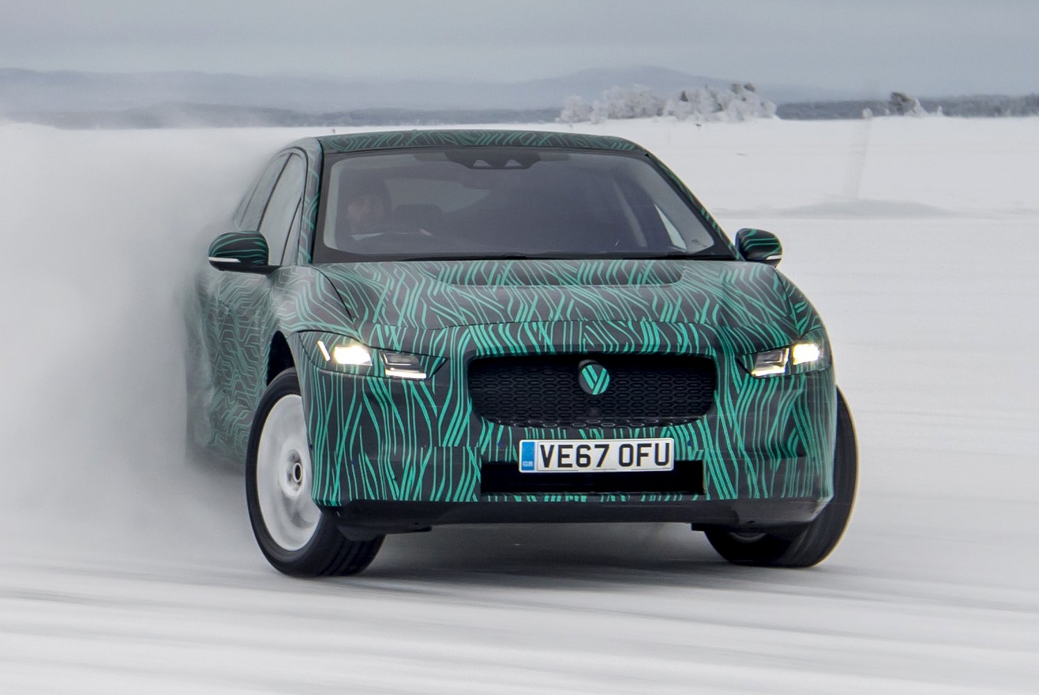 Villámgyors töltést kínál a Jaguar i-Pace villanyautó 8