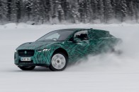 Villámgyors töltést kínál a Jaguar i-Pace villanyautó 20