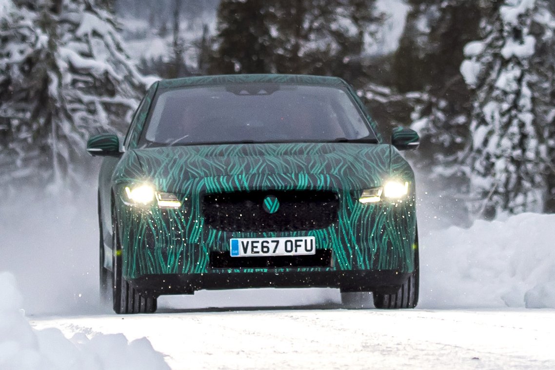 Villámgyors töltést kínál a Jaguar i-Pace villanyautó 11