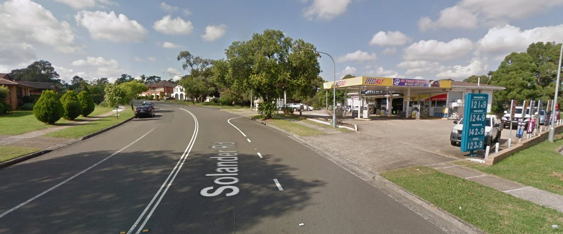 Karddal sújtottak le a benzinkutasra