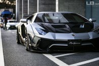 Bitang pályagépnek néz ki a kiszélesített Aventador 12