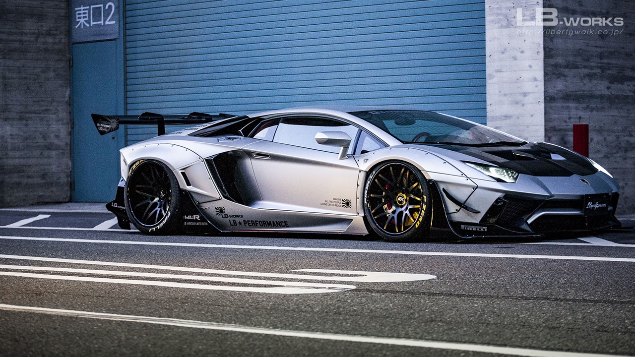 Bitang pályagépnek néz ki a kiszélesített Aventador 6