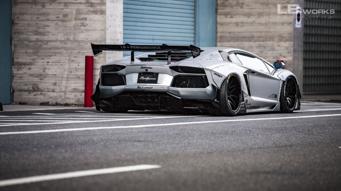 Bitang pályagépnek néz ki a kiszélesített Aventador 7