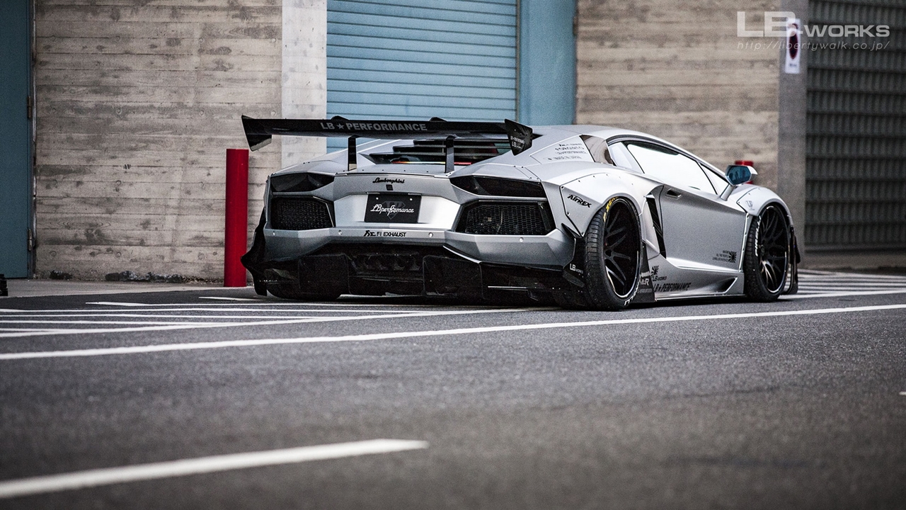 Bitang pályagépnek néz ki a kiszélesített Aventador 8