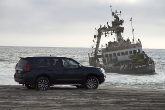 Homokban, sziklákon, folyóban kínoztuk az új LandCruisert