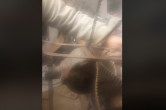 Súlyos tákolással indul az év, így készül a kézműves Suzuki-vezérműszíj