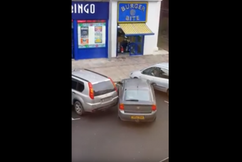 Ezt a borzasztó parkolást még nézni is fáj