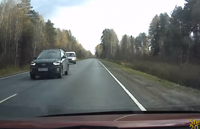 Felelőtlen előzésből lett velőtrázó baleset