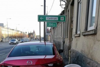 Egy magyar anyuka üzent a pofátlanul parkoló mazdásnak