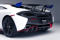 Tíz versenyautót visz közútra a McLaren 26