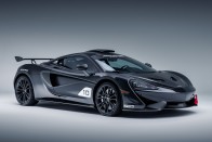 Tíz versenyautót visz közútra a McLaren 30