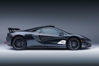 Tíz versenyautót visz közútra a McLaren 32