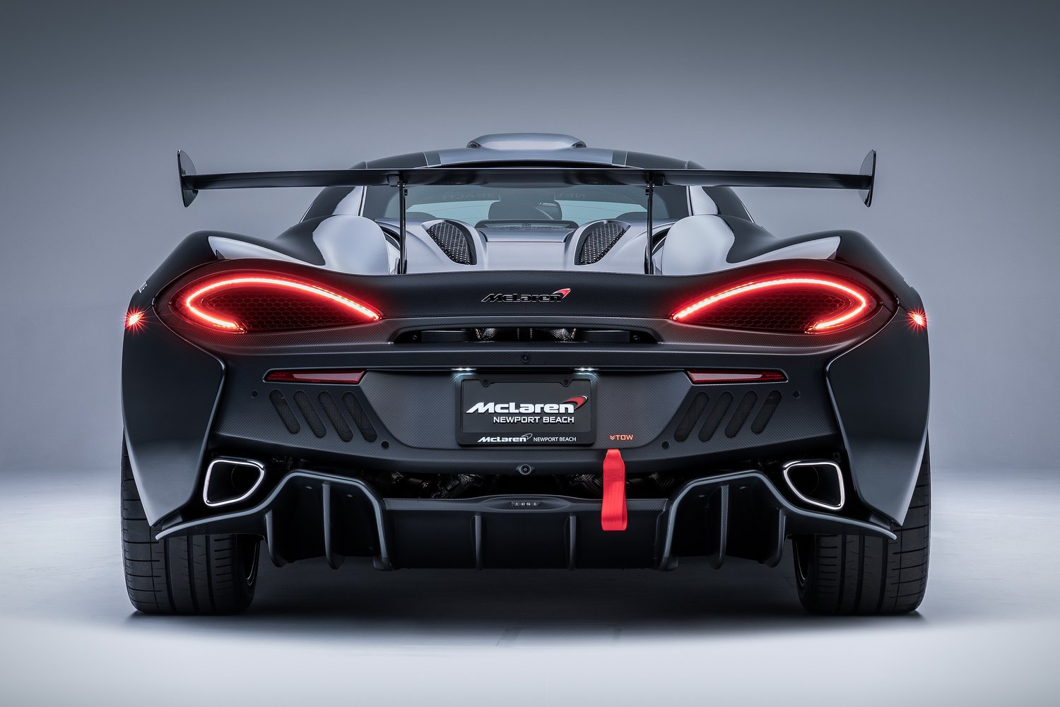 Tíz versenyautót visz közútra a McLaren 13