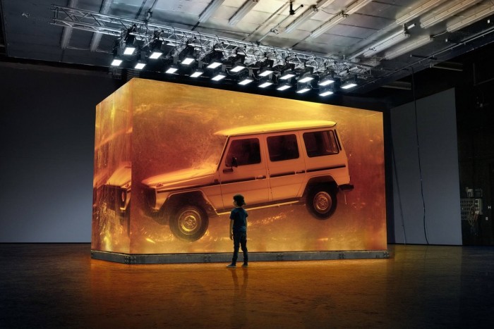 44 tonna gyantába zárták ezt a régi G-Mercit